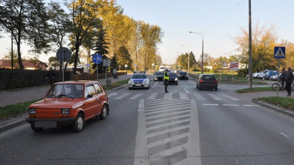Mężczyzna nie ustąpił pierwszeństwa dwóm nastolatkom, którzy znajdowali się na oznakowanym przejściu dla pieszych.