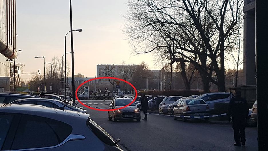 Warszawa. Na jednym z samochodów ciężarowych prawdopodobnie doszło do rozszczelnienia butli z gazem 