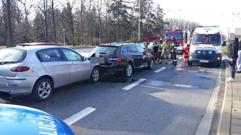 Wrocław: wypadek czterech pojazdów na Kozanowie doprowadził do poważnych utrudnień.
