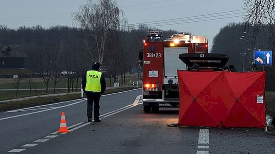 Tragedia pod Lubartowem. Wypadli z auta po wypadku. Zabita i ranni