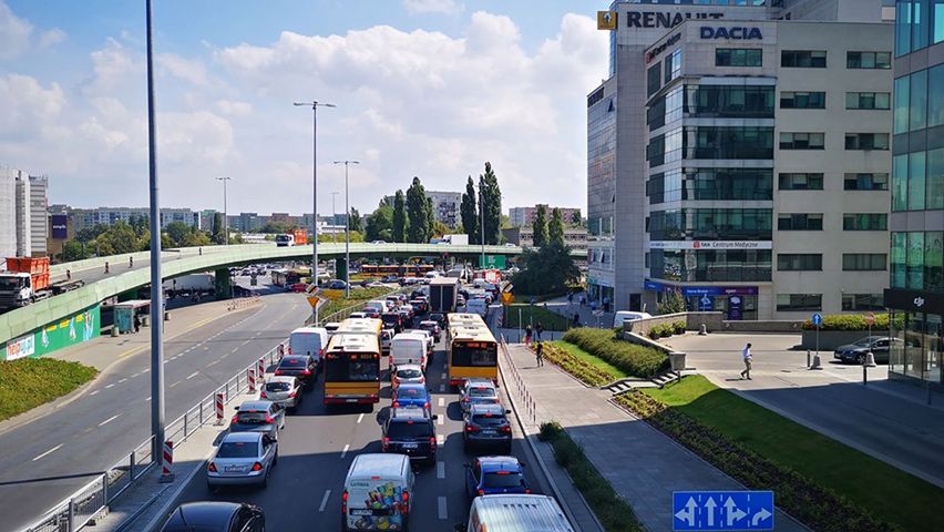 Warszawa. Wypadek. Duże utrudnienia w ruchu