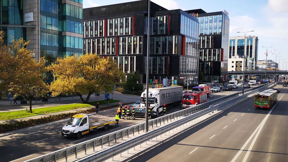 Warszawa. Do wypadku doszło na ul. Marynarskiej. Na Duże utrudnienia na Mokotowie