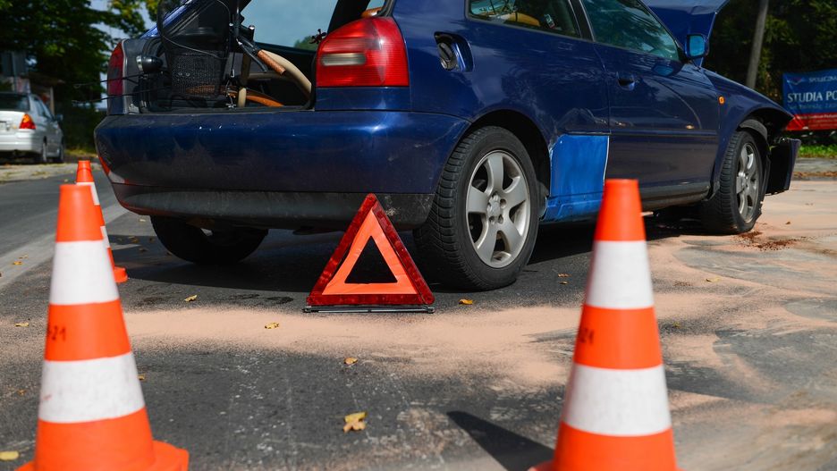 Wypadek na DW 728 w Mniszku pod Jędrzejowem. W wyniku wypadku ranne zostało 8-miesięczne dziecko.