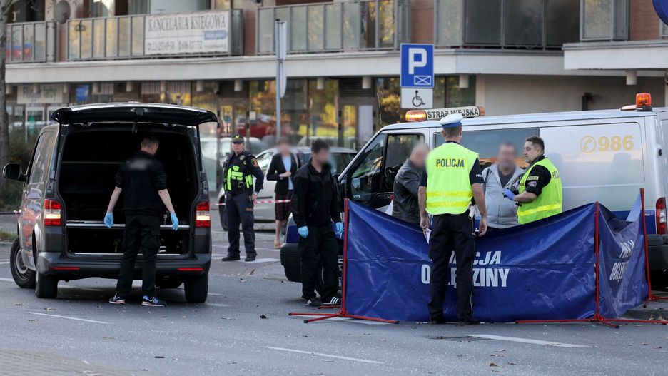 Wypadek w Warszawie. Kierowca bmw śmiertelnie potrącił 33-latka przy ul. Sokratesa na Bielanach