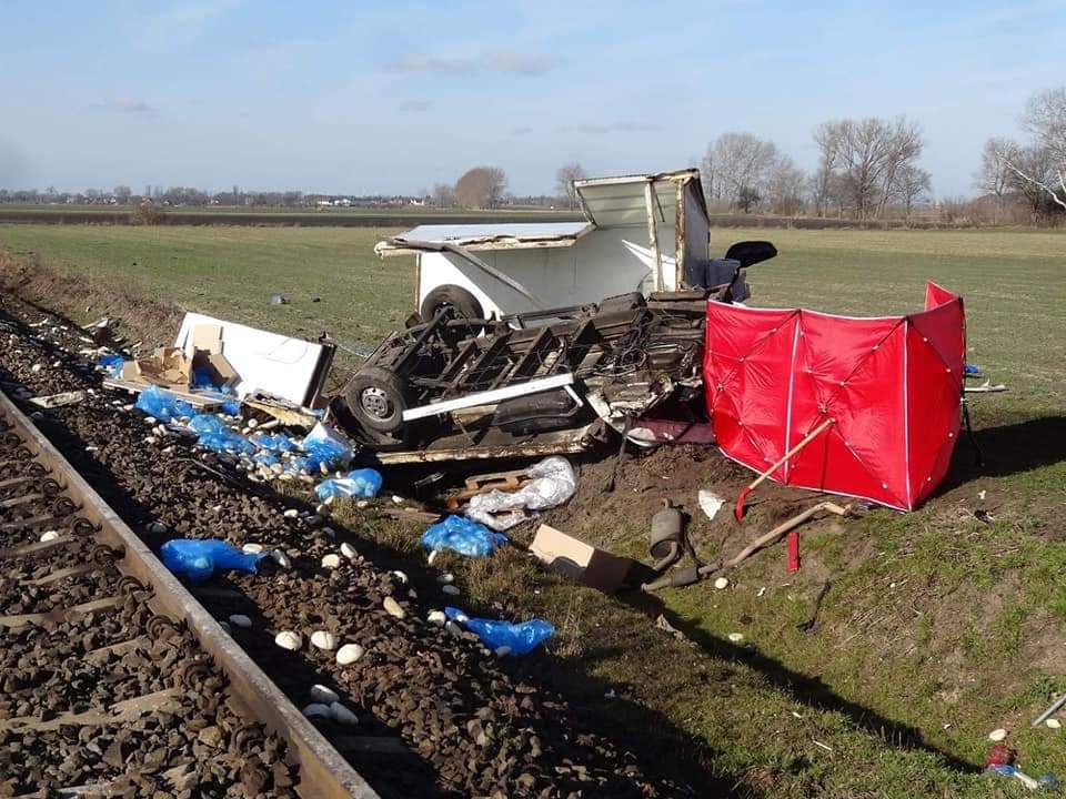 Granowo. Tragedia na torach. Kierowca samochodu dostawczego zginął na miejscu 