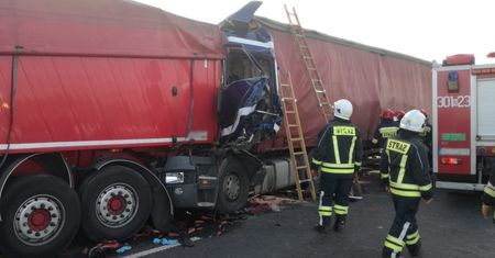 Wypadek na DK51. Nie żyje kierowca ciężarówki