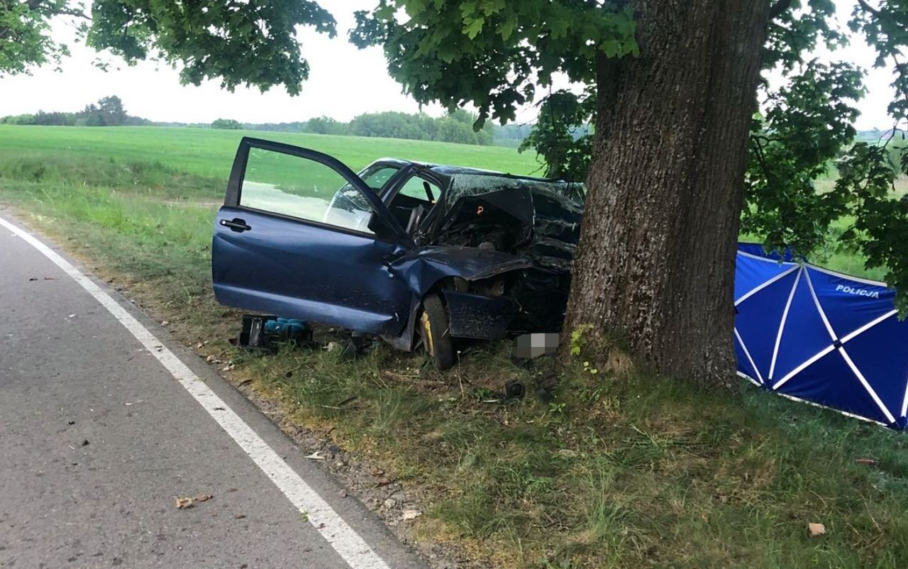 Tragiczny wypadek pod Olsztynem. Kierowca zginął, dwie 10-latki walczą o życie