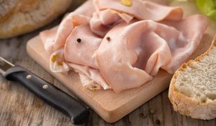 Zmora PRL wraca do łask. 5 pomysłów na dania z mortadelą