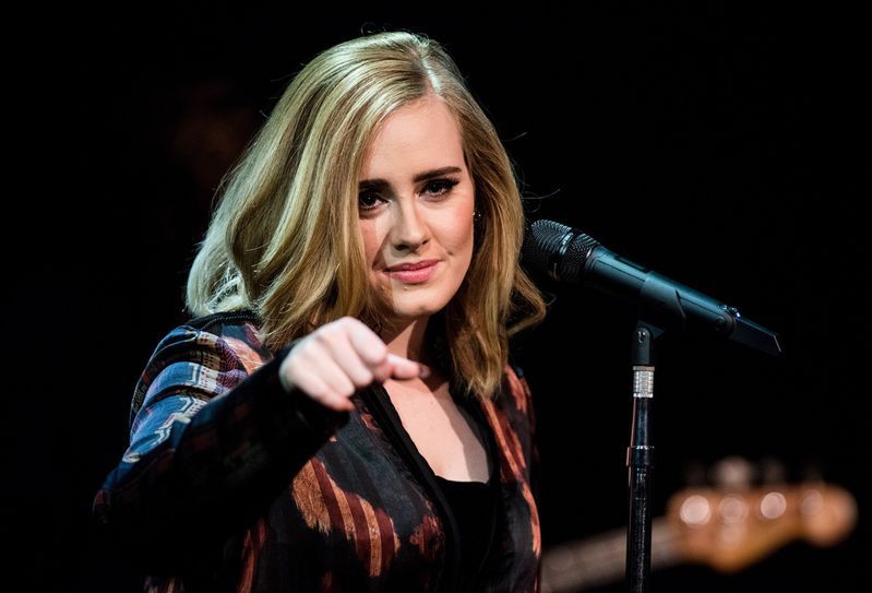 Adele zbeształa fankę za filmowanie koncertu