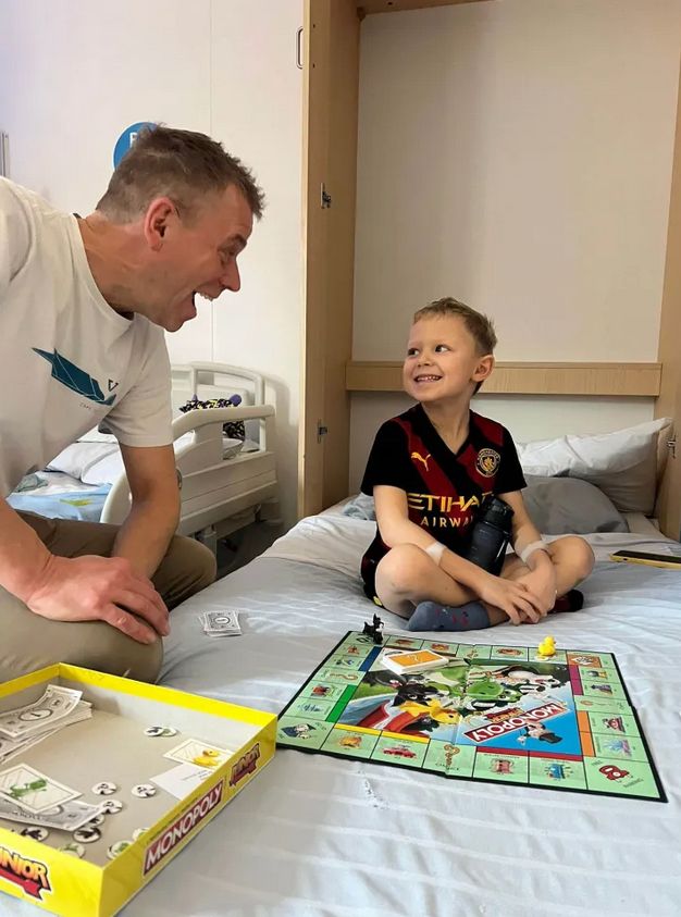 Jimmy stara się pomóc także innym małym pacjentom