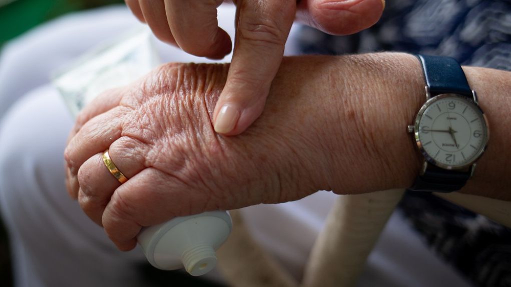 Tormentiol to popularna lecznicza maść, stosowana na nieznaczne uszkodzenia skóry takie jak otarcia czy zadrapania.