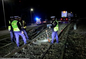 Tramwaj miał ciągnąć 18-latkę przez 20 metrów. Dziewczyna w śpiączce