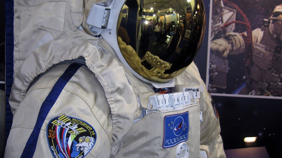 Rosyjskie skafandry Orlan-MKS zbliżają się do granicy wytrzymałości