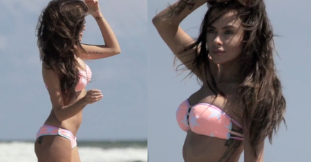 Siwiec pozuje w bikini na plaży!