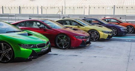 BMW Abu Dhabi udowadnia, że i8 nie musi być szare