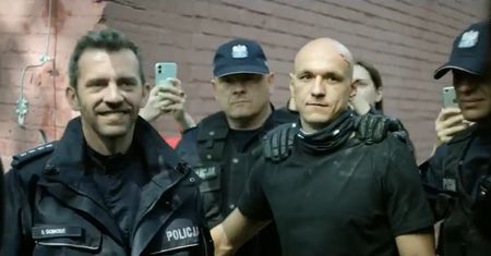 Wybierasz się na demonstrację? Poznaj swoje prawa. Na wypadek, gdyby zatrzymała cię policja