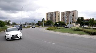 Ulica Szafera w Szczecinie jak tor wyścigowy. Radny ma pomysł, jak pomóc mieszkańcom w hałasie