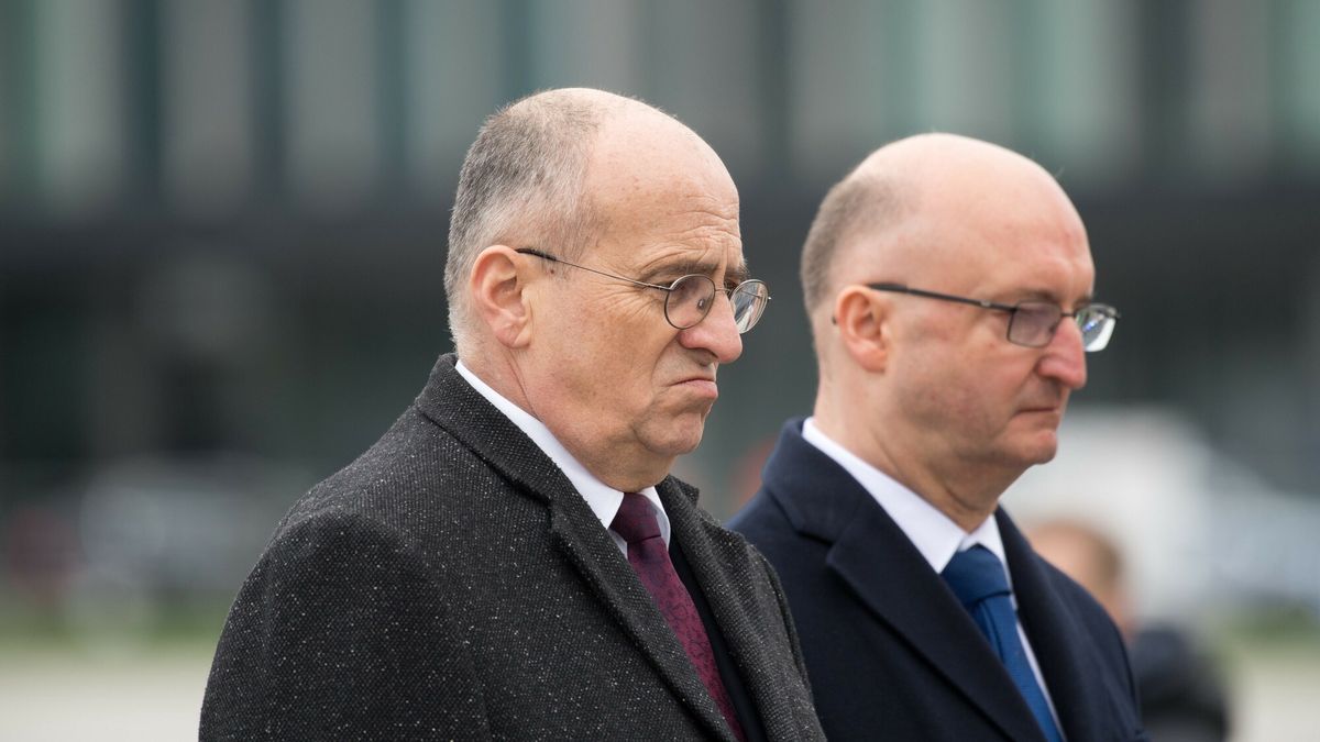 Szef MSZ Zbigniew Rau i Piotr Wawrzyk, który w związku z aferą wizową stracił stanowisko w resorcie
