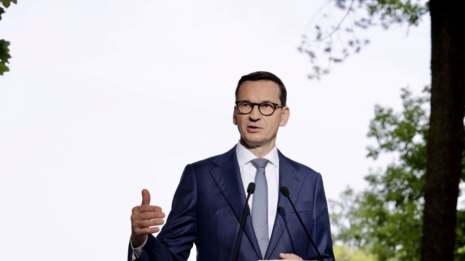 Premier nie ma bogatych planów na wakacje