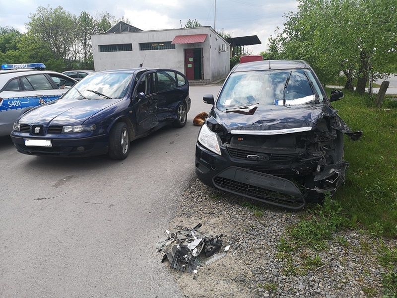 Kolizja dwóch samochodów osobowych w Janowicach