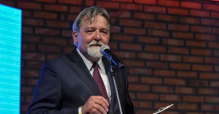 Kuzyn prezesa PiS już nie jest prezesem Forum