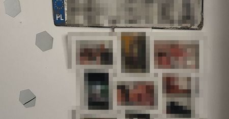 Słupsk: Ukradł tablicę i powiesił nad rodzinnymi zdjęciami