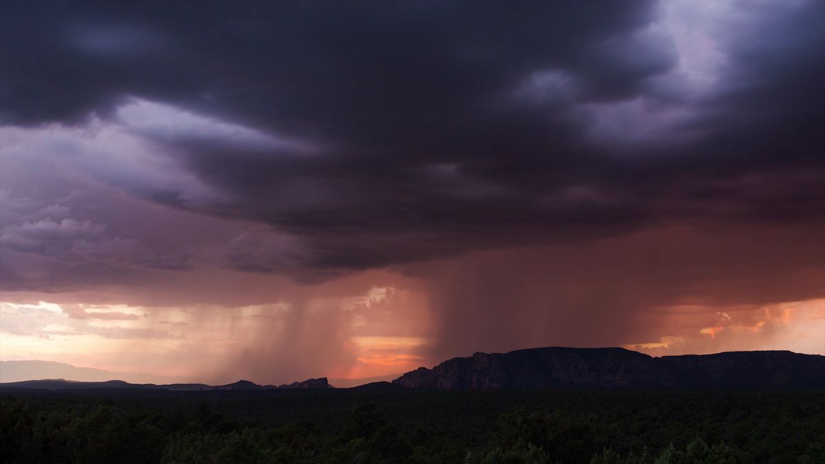 Podróże chmur burzowych i pioruny zamknięte w jednym time lapsie 1