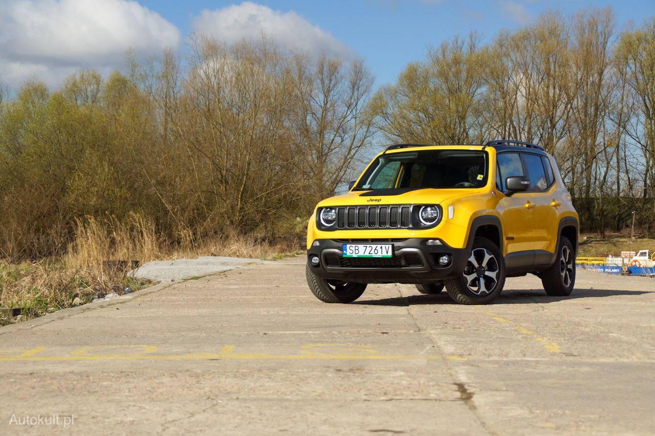 Jeep Renegade Trailhawk różni się od zwykłej wersji wyglądem