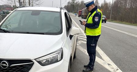Pędził 120 km/h w terenie zabudowanym. Prawo jazdy miał kilka godzin
