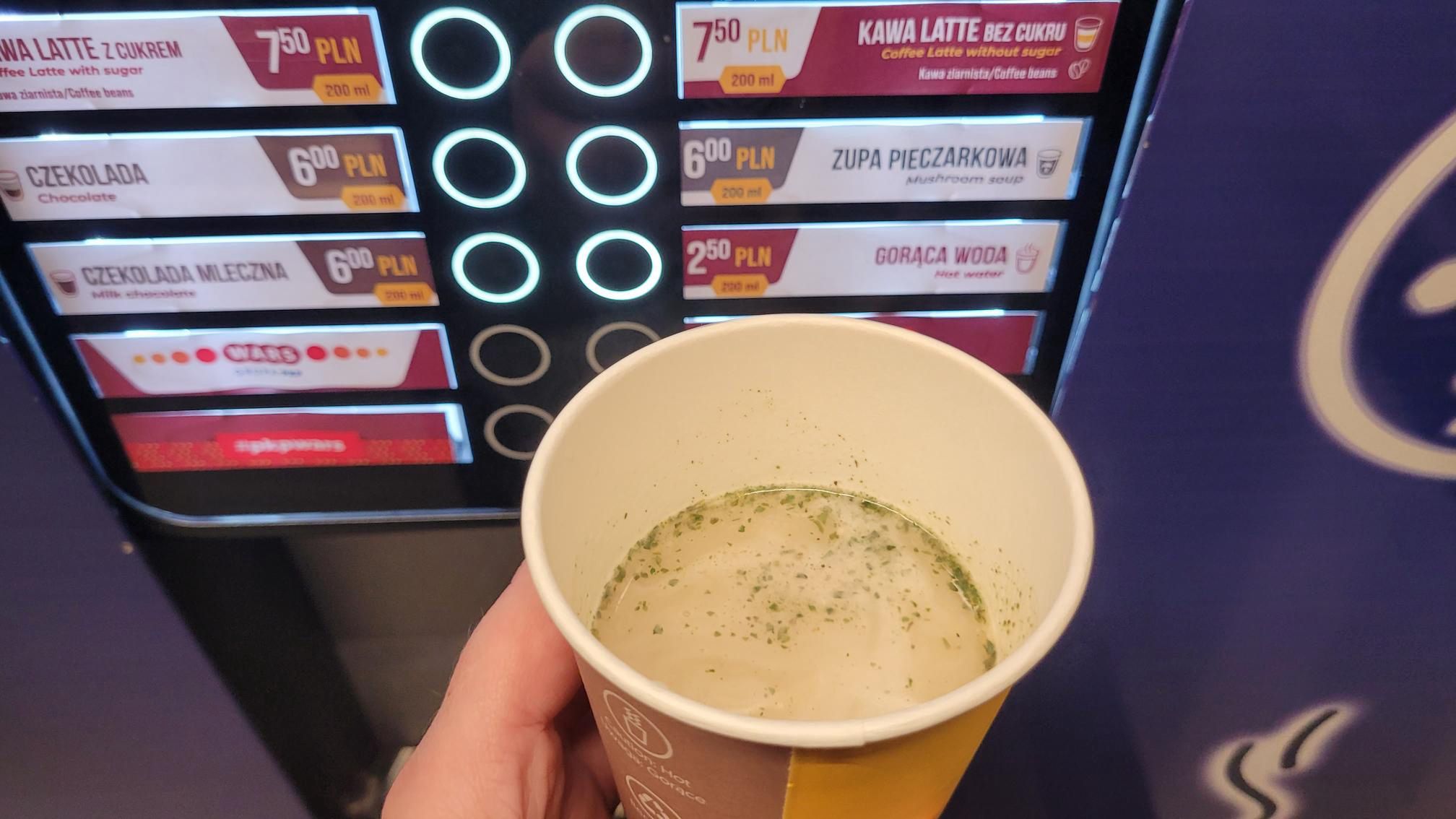 Zupa pieczarkowa z automatu w cenie 6 zł