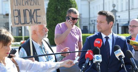 Andrzej Duda spotkał się z Rafałem Trzaskowskim. Wcześniej doszło do incydentu