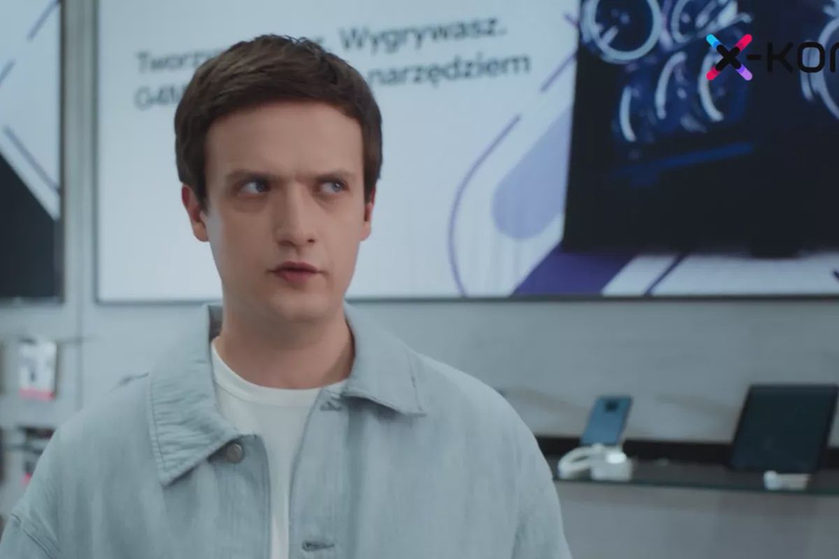 Marka x-kom z nową serią reklam. Twarzą gwiazda serialu "1670"