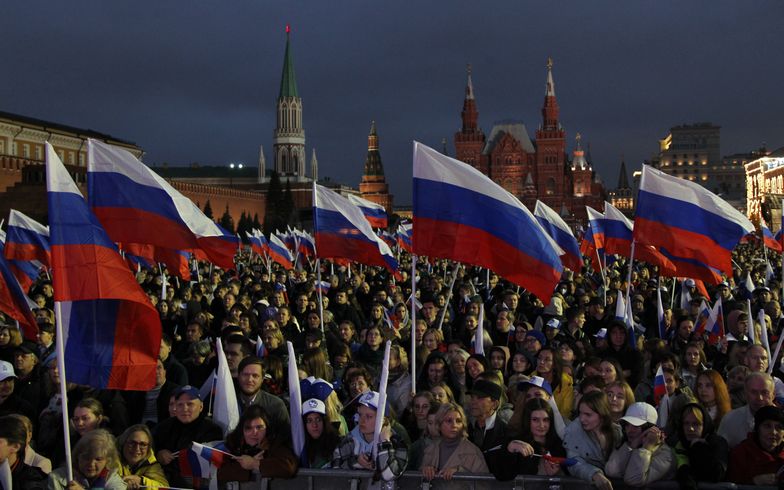 MOSCOW, RUSSIA - SEPTEMBER 30: (RUSSIA OUT) People wave Russian flags during a concert in support of the annexation of four Ukrainian regions at Red Square on September 30, 2022 in Moscow, Russia. Separatist leaders of annexed Donetsk, Lugansk, Kherson and Zaporizhzhya regions of Ukraine were in Moscow to sign joint documents. (Photo by Contributor/Getty Images)