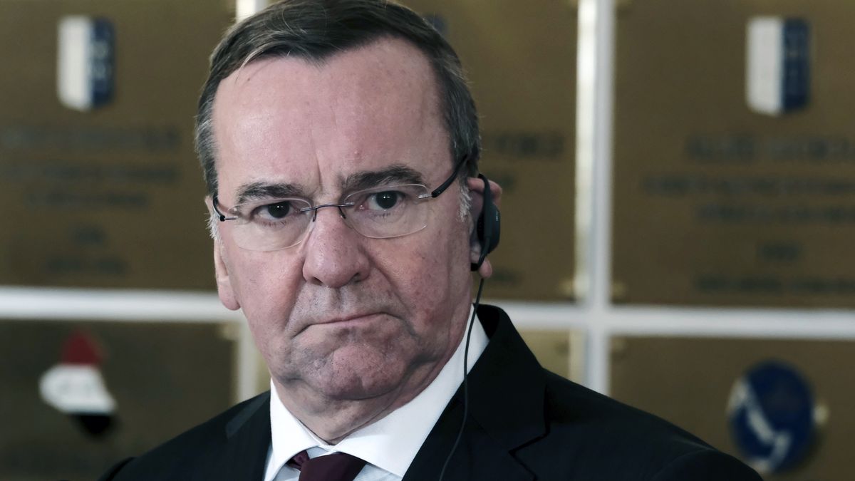 German Defense Minister Boris Pistorius attends the press conference after his meeting with the Lithuanian Defense Minister (not pictured) in Vilnius, Lithuania, 07 March 2023. Boris Pistorius is on a two-day visit to Lithuania, during which he held talks with the country's leadership and met German soldiers. Germany is in charge of NATO's Lithuania-based multinational enhanced forward presence battlegroup and also provides tanks, self-propelled howitzers and anti-aircraft systems. The battlegroup has between 1,500 and 1,700 soldiers, around 850 of whom are German. EPA/VALDA KALNINA Dostawca: PAP/EPA.