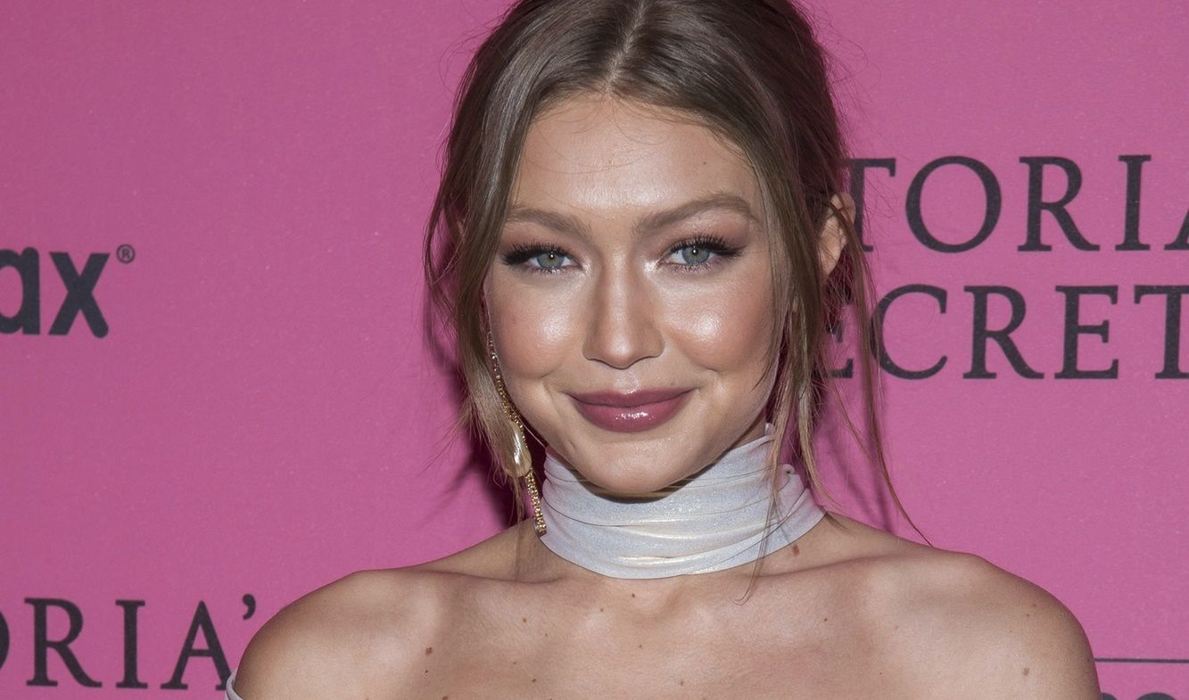 Gigi Hadid w kontrowersyjnej stylizacji. Podkreśliła wszystkie swoje wdzięki