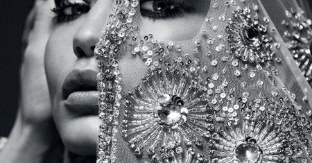 Gigi Hadid na pierwszej w historii okładce Vogue Arabia