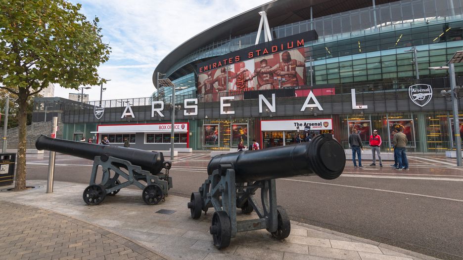 Emirates Stadium Arsenalu Londyn urzeka architekturą w typowym, angielskim stylu