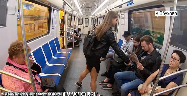 Rosyjska aktywistka oblewała wybielaczem mężczyzn. Bo rozkraczali się w metrze