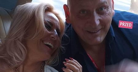 Jacek Wójcik z „Królowych życia” zmienił look. Zaliczył przy tym poważną wpadkę. Fani nie zostawili suchej nitki na jego butach