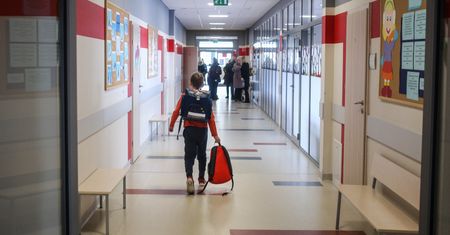 Oburzona matka ucznia szkoły podstawowej. "Dyrekcja zbiera składki niemal na wszystko"