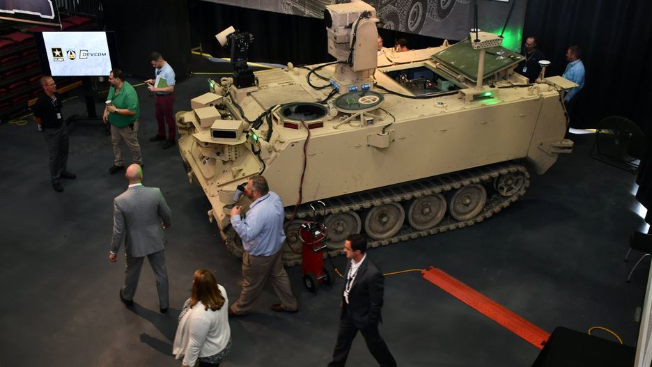 Robotyczny, uzbrojony pojazd na bazie transportera M113 Bradley