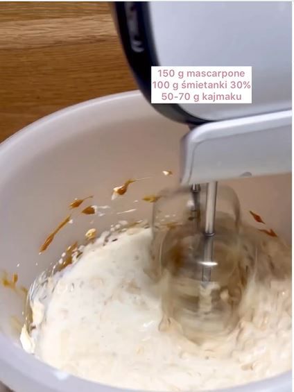 Przygotowanie kremowego ciasta - Pyszności; Foto screen z instagram.com/jedz.pysznie