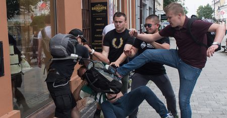 Narodowcy biją sympatyka KOD. Policja wszczyna śledztwo