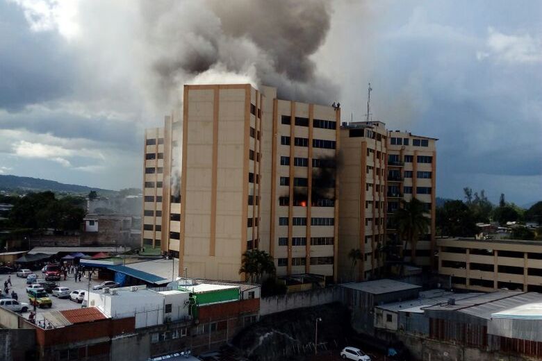 Pożar budynku ministerstwa finansów. Są zabici i ranni
