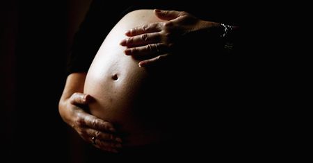 Na kolanach prosiła o pomoc. Historia ciężarnej kobiety zakończyła się tragicznie