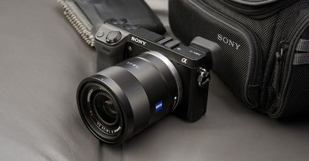 Czemu Canon i Nikon nie chcą zarabiać na ZŁU