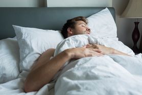 Jak zasnąć w 60 sekund? Naukowiec zdradza prosty sposób