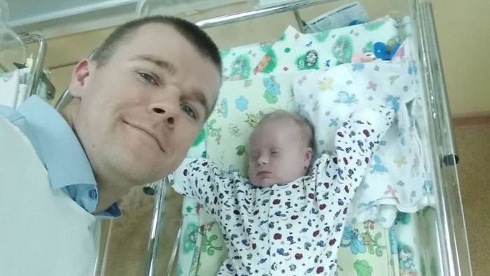 Matka porzuciła dziecko z zespołem Downa. Ojciec postanowił wychowywać je samodzielnie