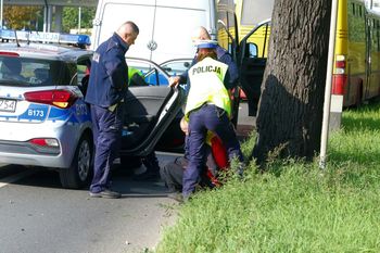 Policjant z Libiąża jechał autobusem z poszukiwanym. Zaplanował wzorową akcję zatrzymania