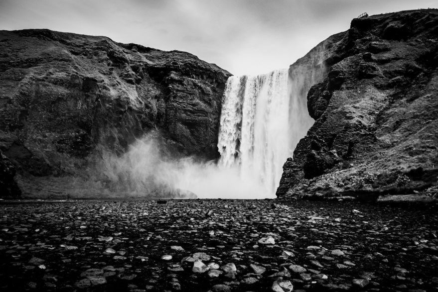 Piękne czarno białe zdjęcia ukazują prawdziwą tajemniczość Islandii